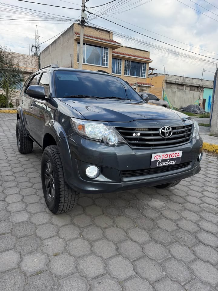 TOYOTA FORTUNER 4x4 del 2014