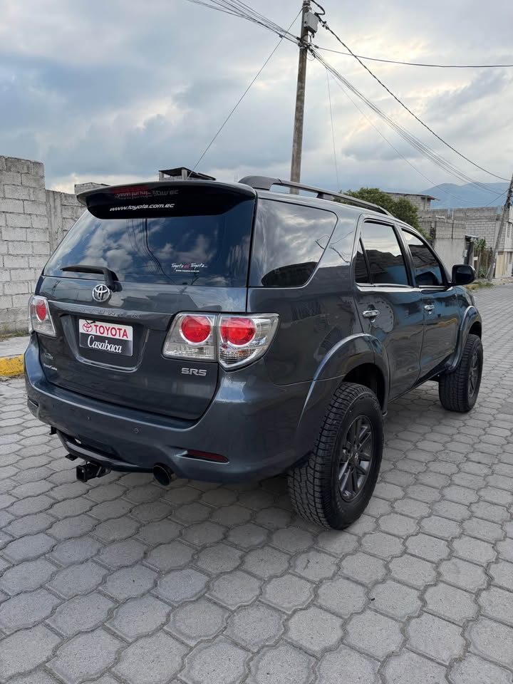TOYOTA FORTUNER 4x4 del 2014 - Image 2